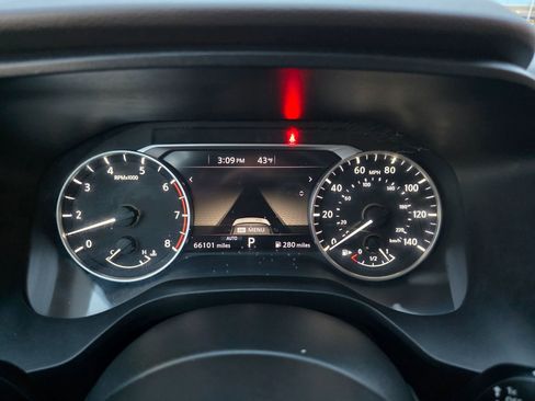 Used 2022 Nissan Rogue SV image 14