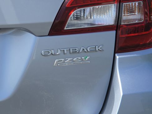 Used 2016 Subaru Outback 2.5i Limited AWD/4WD image 5
