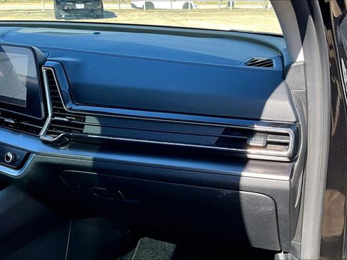 Certified 2023 Kia Sportage EX w/ EX Premium Package image 17