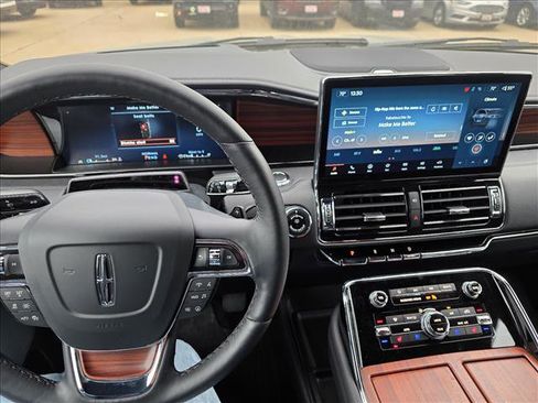 New 2024 Lincoln Navigator Reserve image 9