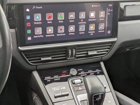 Used 2022 Porsche Cayenne Turbo image 11