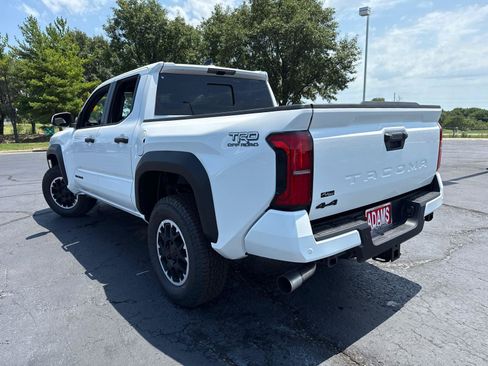 Used 2026 Toyota Tacoma TRD Off-Road w/ TRD Off Road Upgrade Package AWD/4WD image 6