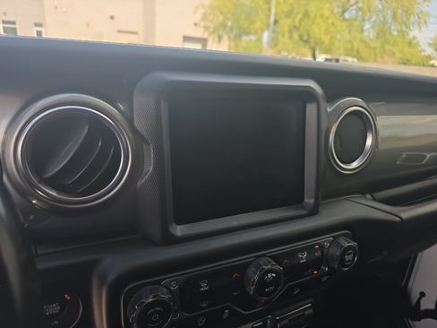 Used 2020 Jeep Wrangler Unlimited Sahara AWD/4WD image 12
