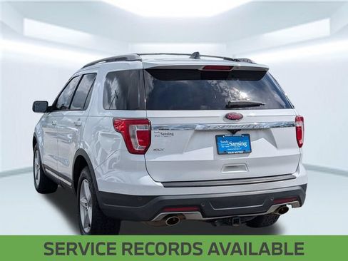 Used 2018 Ford Explorer XLT FWD image 3