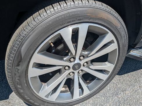 Used 2019 Ford Expedition XLT w/ Equipment Group 202A RWD image 43