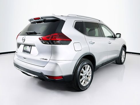 Used 2018 Nissan Rogue SV AWD/4WD image 9
