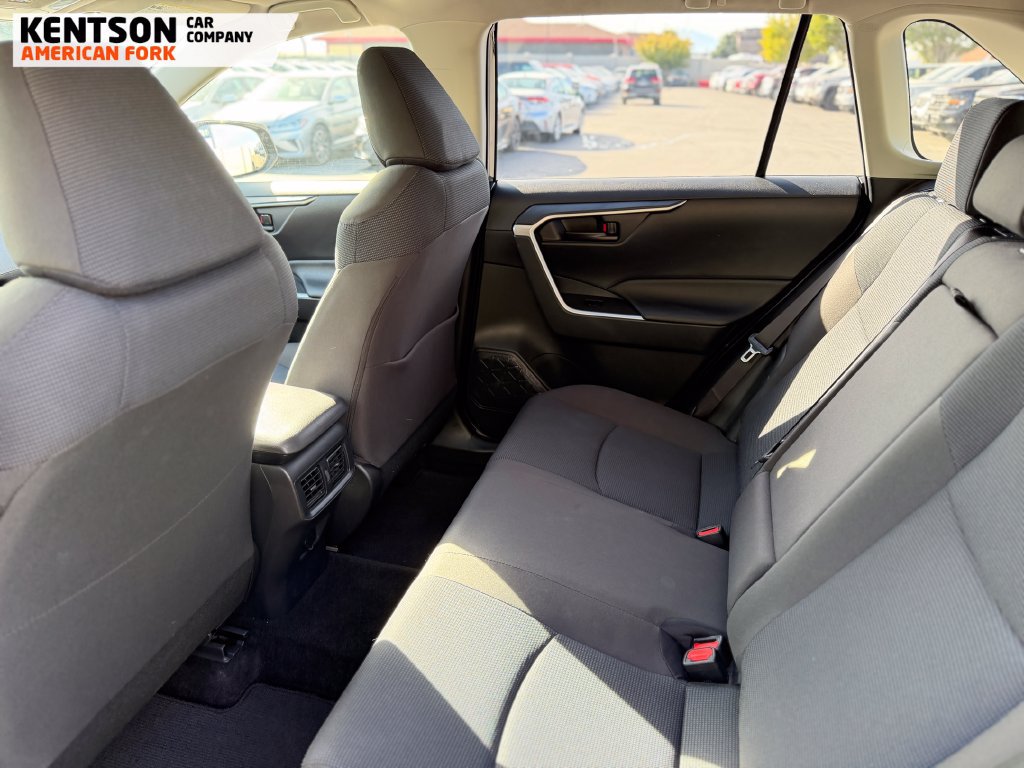 Used 2025 Toyota RAV4 LE AWD/4WD image 30