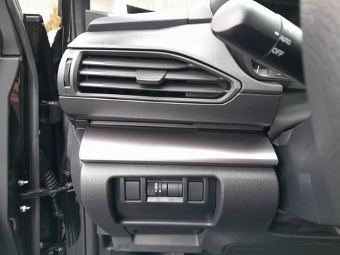 Certified 2025 Subaru Impreza 2.0i image 13