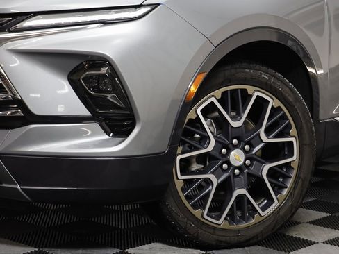 Used 2025 Chevrolet Blazer Premier w/ Driver Confidence II Package image 3