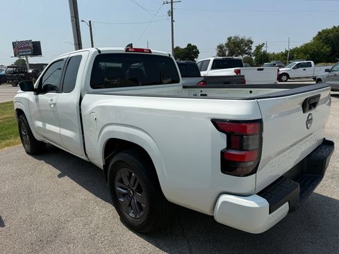 Used 2025 Nissan Frontier SV RWD image 22