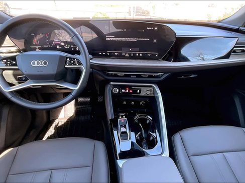 Used 2025 Audi Q5 Premium w/ Convenience Package image 15