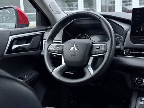 Used 2025 Mitsubishi Outlander SE AWD/4WD image 28