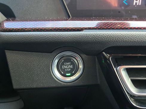 Used 2025 Chevrolet Traverse RS image 22