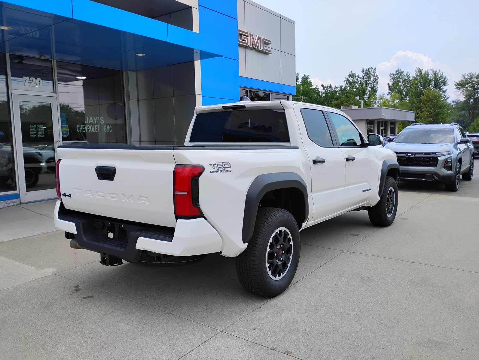 Used 2025 Toyota Tacoma TRD Off-Road AWD/4WD image 7