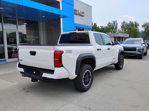 Used 2025 Toyota Tacoma TRD Off-Road AWD/4WD image 7