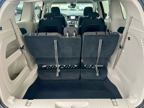 Used 2024 Chrysler Voyager LX image 6