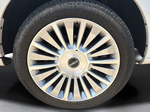 Used 2017 Lincoln Navigator Select RWD image 10