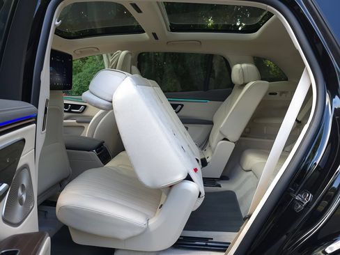 Used 2023 Mercedes-Benz EQS 580 4MATIC SUV image 13