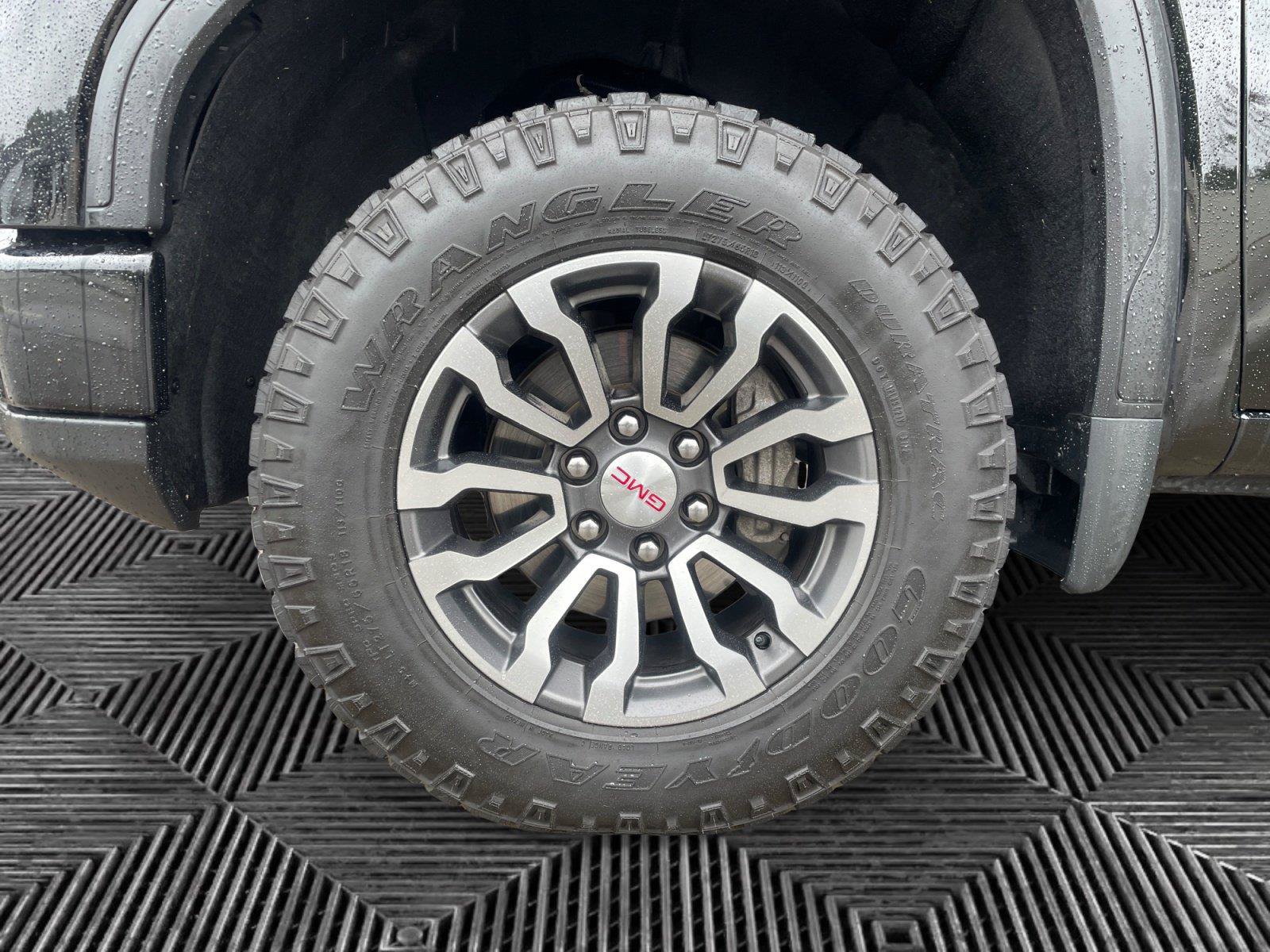 Used 2023 GMC Sierra 1500 AT4 w/ Technology Package AWD/4WD image 14