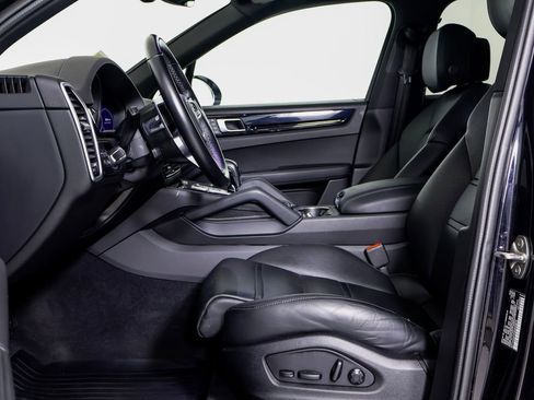 Certified 2022 Porsche Cayenne AWD/4WD image 5