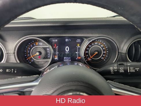 Used 2018 Jeep Wrangler Unlimited Sahara AWD/4WD image 15