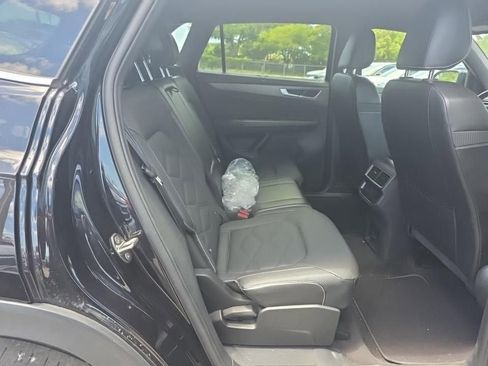 Used 2024 Volkswagen Atlas Cross Sport SE FWD image 15