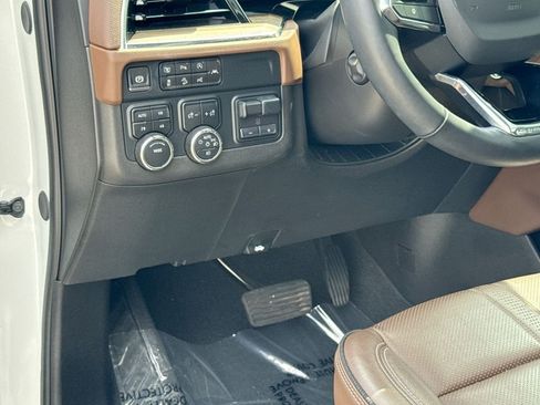 Used 2025 Chevrolet Tahoe High Country w/ Sun And Tow Package AWD/4WD image 17