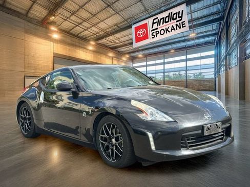 Used 2014 Nissan 370Z Coupe RWD image 3