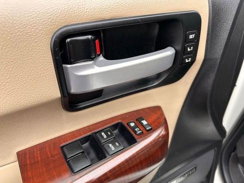 Used 2013 Toyota Sequoia Platinum image 35
