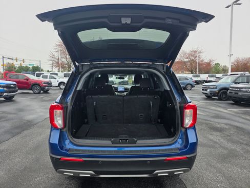 Used 2022 Ford Explorer XLT w/ Equipment Group 202A image 9