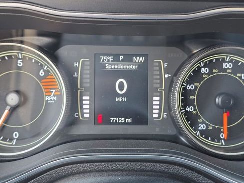 Used 2019 Jeep Cherokee Latitude Plus w/ Comfort/Convenience Group image 36