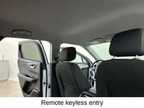 Used 2025 Chevrolet Blazer LT FWD image 24