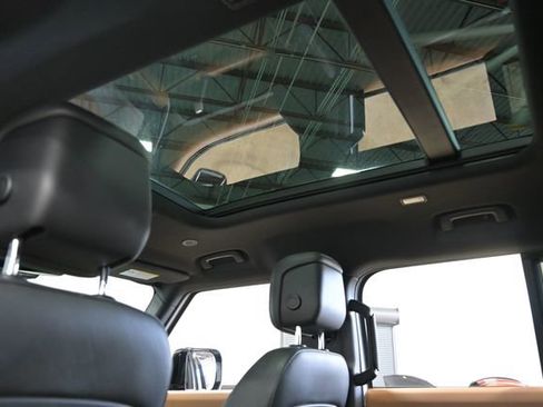 Used 2023 Land Rover Defender 110 X-Dynamic SE image 31