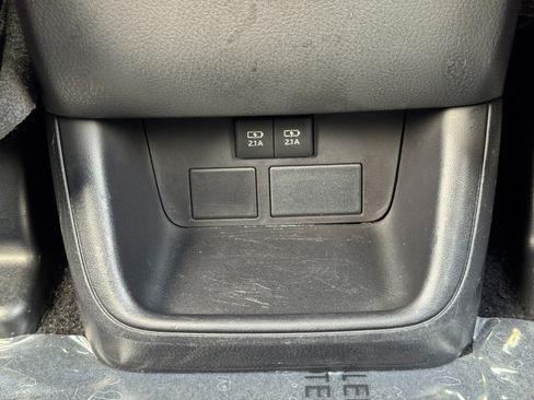 Used 2018 Toyota Highlander Plus AWD/4WD image 28