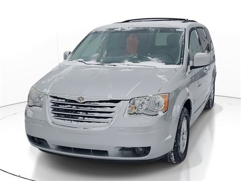Used 2008 Chrysler Town & Country Touring image 2