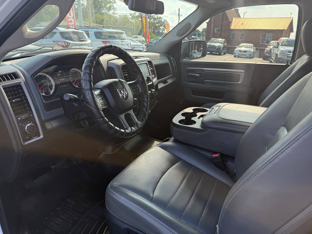 Used 2018 RAM 1500 Express RWD image 10