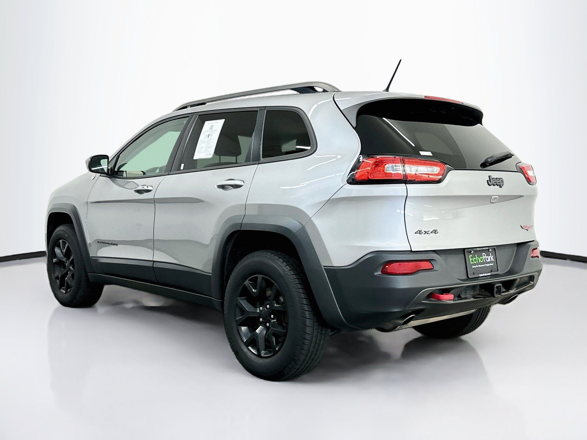 Used 2015 Jeep Cherokee Trailhawk w/ Comfort/Convenience Group AWD/4WD image 5