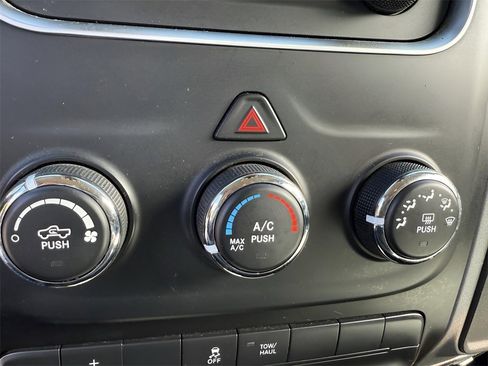 Used 2014 RAM 1500 Express image 17