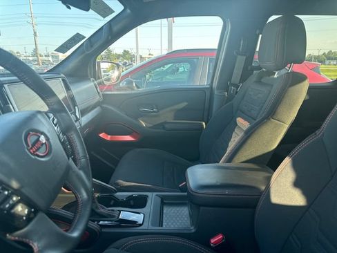 Certified 2025 Nissan Frontier PRO-4X AWD/4WD image 3