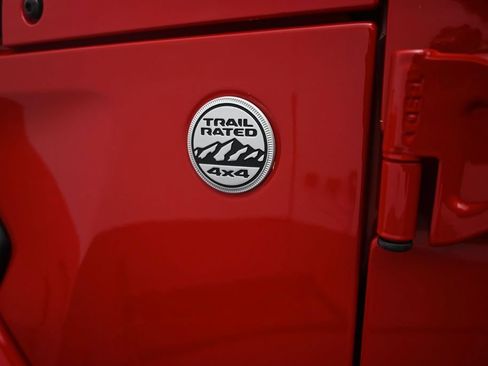 Used 2021 Jeep Gladiator Overland w/ Popular Equipment Package AWD/4WD image 42