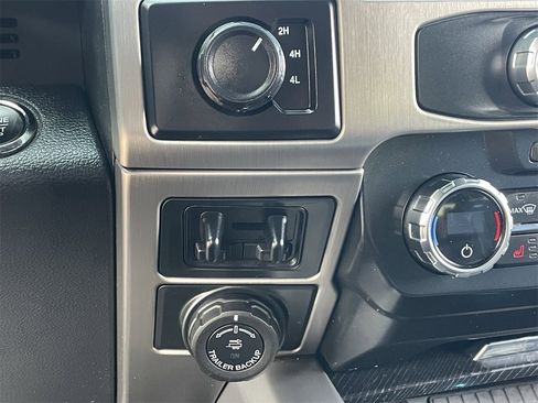 Certified 2022 Ford F450 Platinum w/ FX4 Off-Road Package image 28