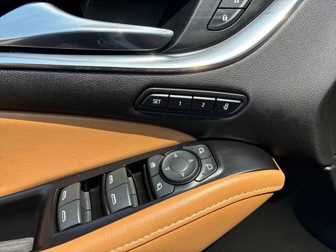 Used 2019 Buick Enclave Premium w/ Experience Buick Package FWD image 13