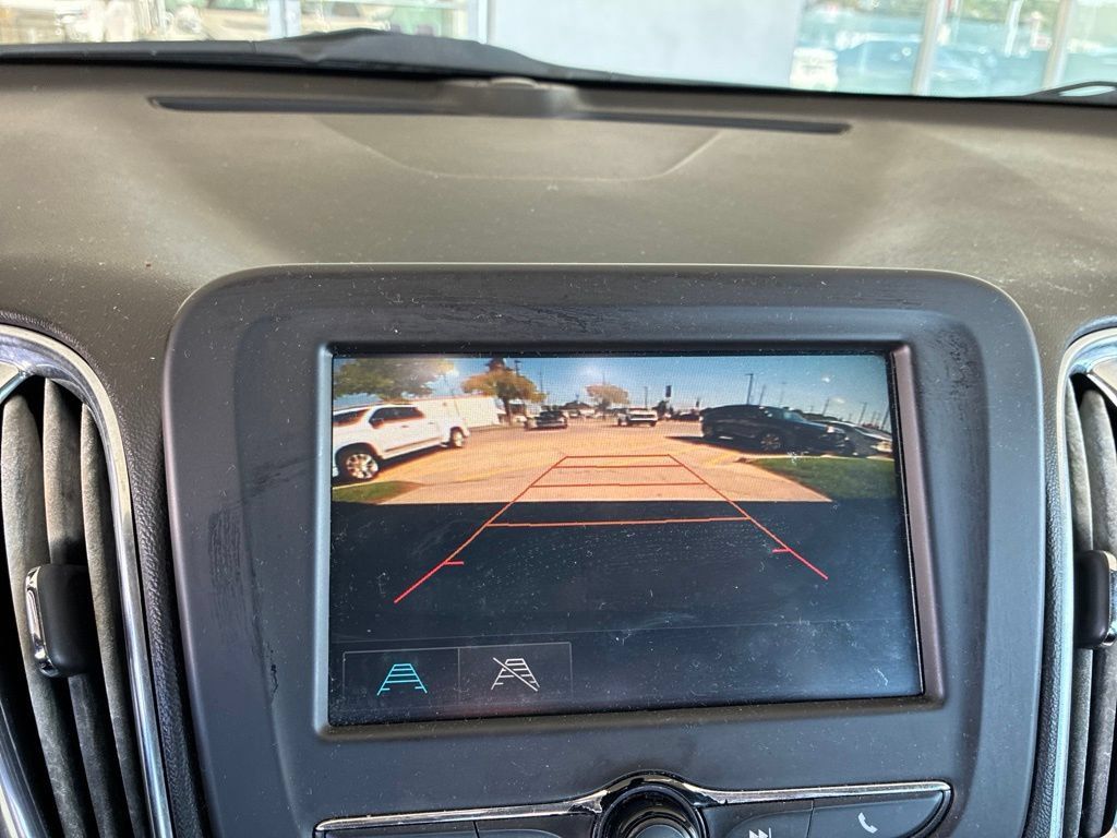 Used 2018 Chevrolet Malibu LT FWD image 28