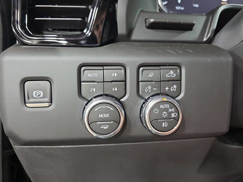 New 2026 GMC Sierra 1500 AT4X w/ LPO, Black Badging Package AWD/4WD image 24