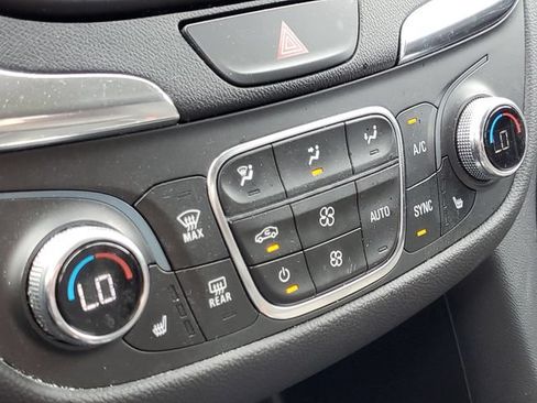 Used 2021 Chevrolet Equinox LT AWD/4WD image 18