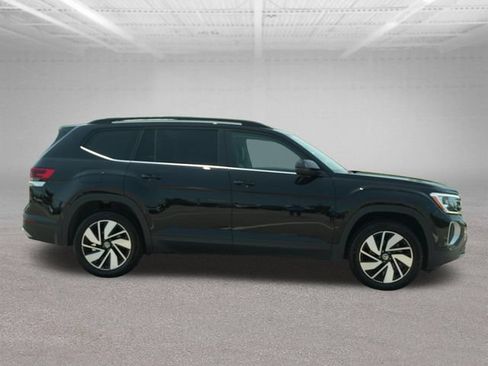 Used 2025 Volkswagen Atlas SE FWD image 9
