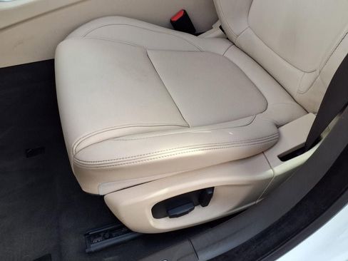 Used 2018 Jaguar XF Premium image 26