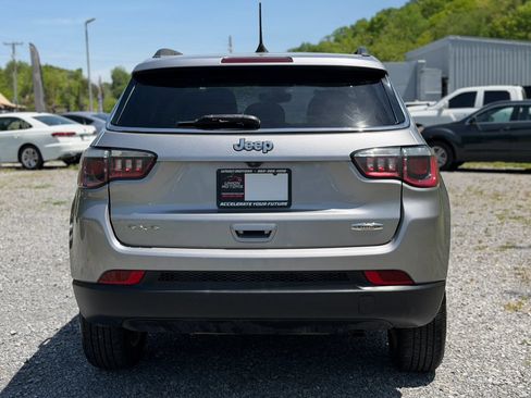 Used 2019 Jeep Compass Latitude w/ Popular Equipment Group AWD/4WD image 5