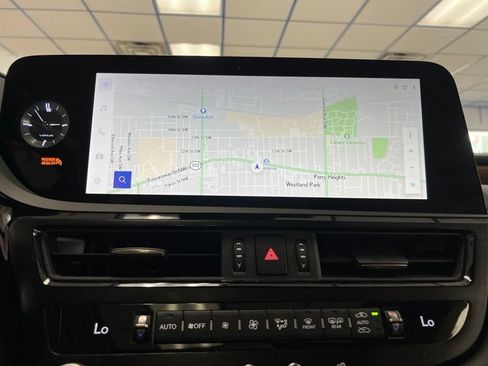 Used 2024 Lexus ES 300h w/ Accessory Package (Z1) FWD image 31