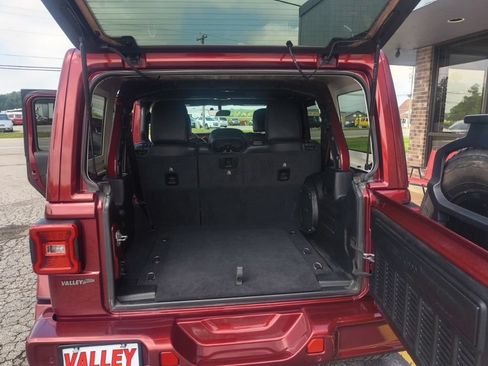 Used 2021 Jeep Wrangler Unlimited Sahara AWD/4WD image 14